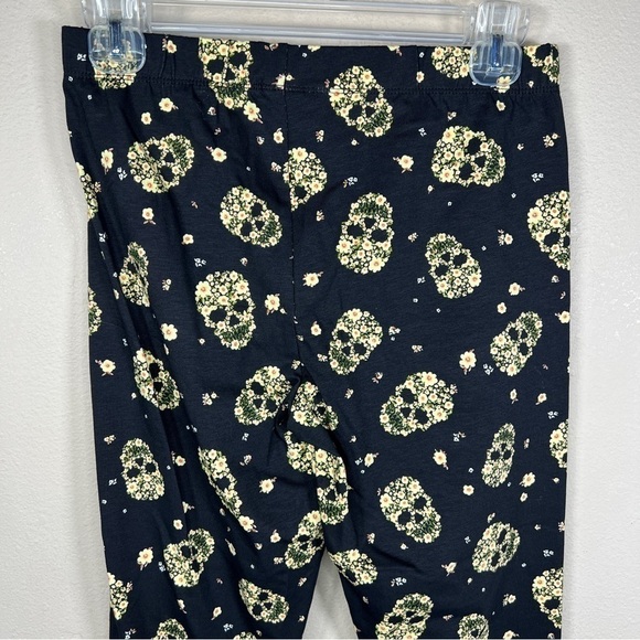 NEW BLACK FLORAL SKULL PRINT MEDIUM ANKLE LEGGINGS NO BOUNDARIES  STRETCH - Picture 7 of 11